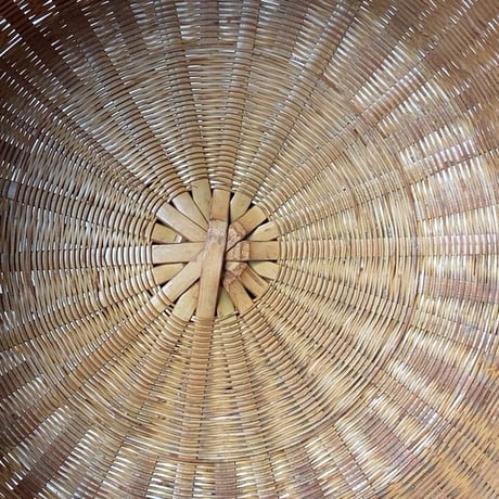 古い竹編の飯籠  めしかご  蓋付き竹籠 幅約28cm わずかな目飛びはあるもののコンディション良好