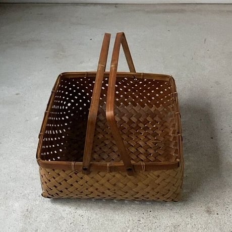 古い竹編の籠  四角い茶籠  幅約29cm  2ハンドルヴィンテージバスケット 日本のかご 茶器入れ 古籠