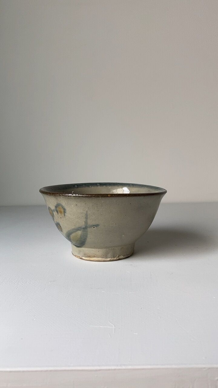 琉球 やちむん 4.5寸マカイ 古作 登窯 花草模様 昭和期 琉球 やちむん 4.5寸マカイ 古作 登窯 花草模様 昭和期
