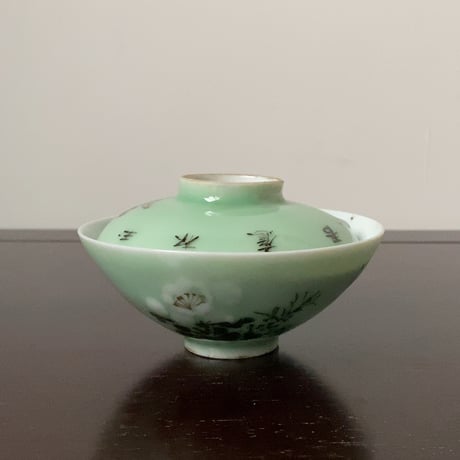 古い中国の蓋茶碗(飯椀) 4客セット(5客ですが1点蓋にホツがあるため実質完品4客での御提示) 花紋様 青磁色磁器 ヴィンテージ食器 テーブルウェア