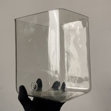 アンティーク ガラス器 幅約17.5cm 立方体 オールド金魚鉢 ベタ鉢 メダカ鉢 水草鉢 気泡ガラス ゆらゆらガラス 古い硝子