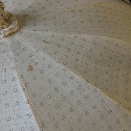 アンティーク日傘 かすり 織 総柄 綿麻 木彫りハンドル 乳白＋透明 ボタン 大正-昭和初期 白/グレー ジャパンヴィンテージ 日本製 シミあり
