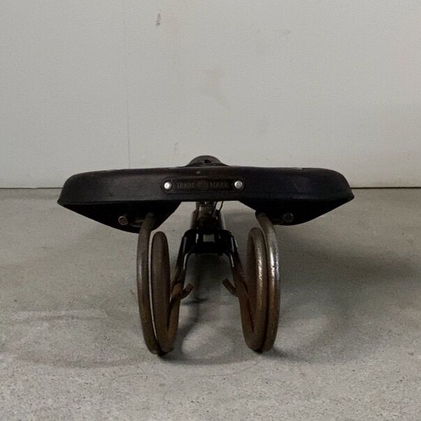 ♪新品未使用・PALACE★ビンテージ レザーサドル★昭和自転車 サス付き革製サドル（第九回）: 昭和自転車 Vintage Japanese