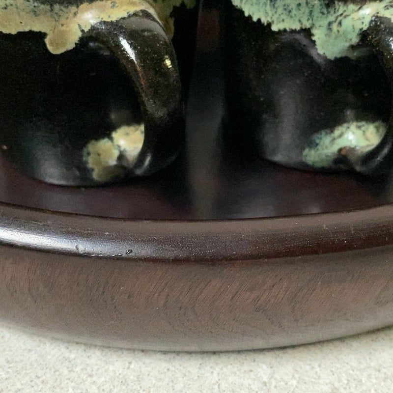 古い木製くり抜き盆 黒々とし鈍い艶感 木製トレー 34.5cm お盆 木工品