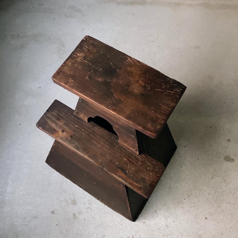 古い踏み台 戦前 昭和初期 杉無垢材 銅飾りリベット 達磨型穴 屑入れ