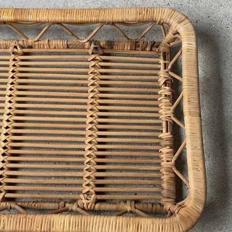 古いラタンの平籠  ナチュラル素材 ヴィンテージバスケット トレーカゴ 天然素材 白木 珍品