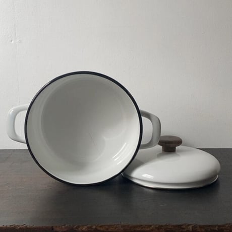 EJIRY Ampleur  エジリー社製  アンプルール BASICシリーズ ホーロー両手鍋20cm ホワイト ウッド摘み used