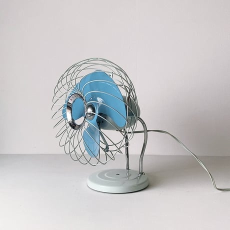 SILVER DESK FAN シルバーデスクファン (SILVER MFG.CO.LTD) ヴィンテージ卓上扇風機 小型 3枚金属羽根 レトロ家電 ブルー/クリームブルーグレー 良品