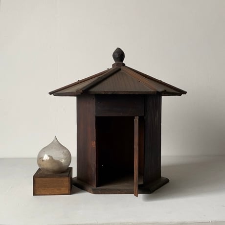 古い木製の小屋 六角御堂 ミニお堂 仏像庫 明治 大正 古木工品 楔 古仏具 希少 珍品
