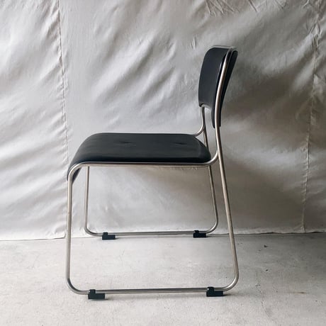 KOKUYO コクヨ  スタッキングチェア  ブラック 合皮 事務椅子 細フレーム スチール シンプルデザイン 良品