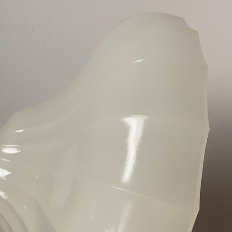 大正〜昭和期  古い電笠(ランプシェード)  練乳色の肉厚ガラス お色目に深みが有り石の様な質感と重み   当時物の金具付