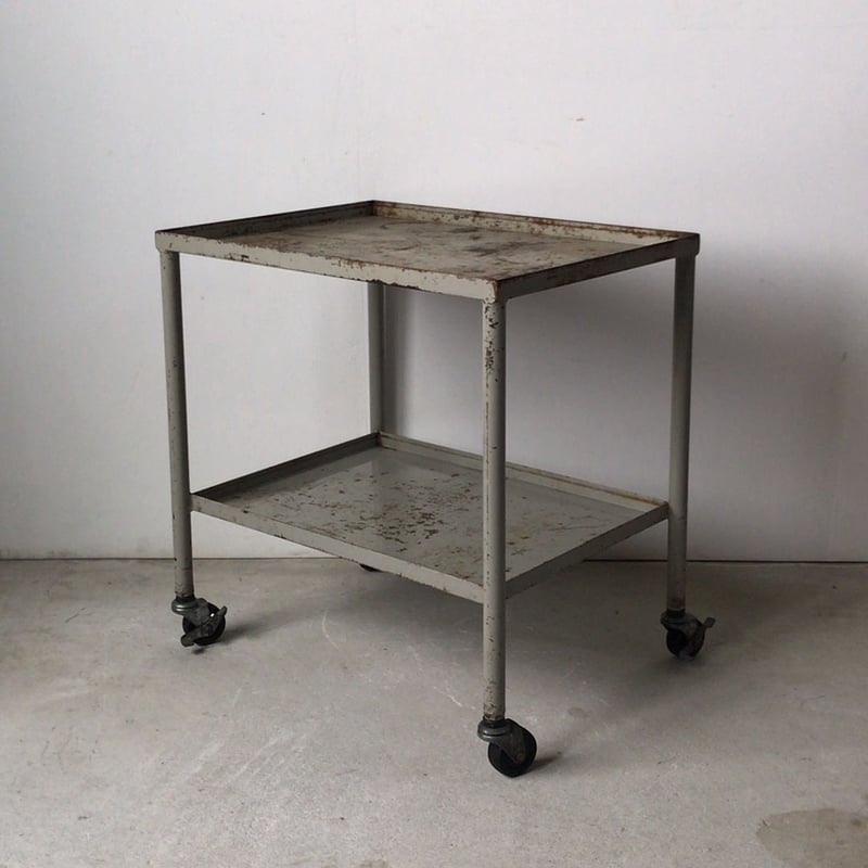 【中古品】キャスター付き 2段 スチールワゴン スチール棚 ツールワゴン 古道具 ヴィンテージ スチール キャスターワゴン 小ぶりの2段ツールワゴン