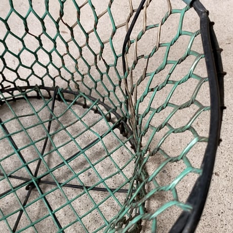 古いワイヤーバスケット バケツ型 金網籠 2ハンドル コーティングワイヤー シャビークラシック 園芸 道具入れ 花籠 花器 ヴィンテージツール