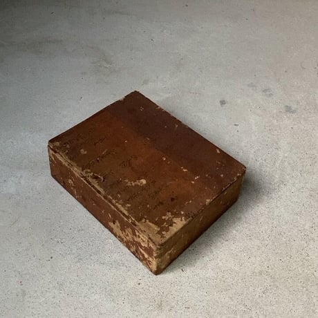 一閑張り 蓋付きの紙箱  21.5cm 紙貼り 柿渋 紐摘み  小物入れ 道具箱 墨文字 ジャパンヴィンテージ