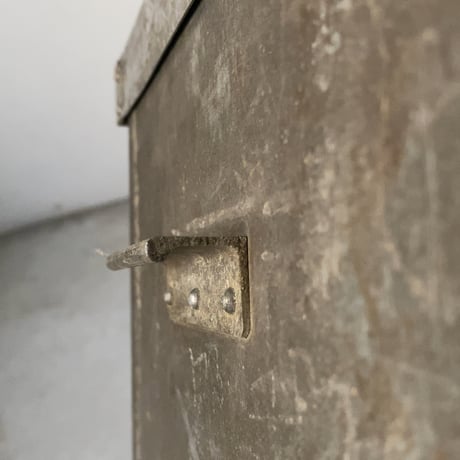 古いアルミの箱　蓋付き 持手付き ヴィンテージツールボックス ストック缶  米櫃 保存ケース パンケース 道具箱 古い箱