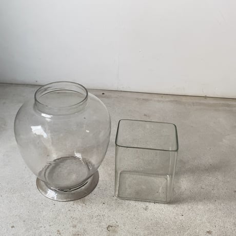 アンティーク大型ガラスポット 高さ31cm苺型古い硝子の保存瓶 硝子瓶 ガラス瓶 花器 金魚鉢 ベタ鉢 メダカ鉢 大正期 吹きガラス  ゆらゆら気泡ガラス 地球瓶