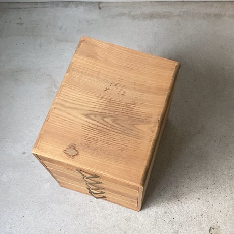 古い楢無垢材の小引き出し 5杯 ダイヤ型金属摘み 無塗装 ナチュラル木肌 ジャパンヴィンテージ
