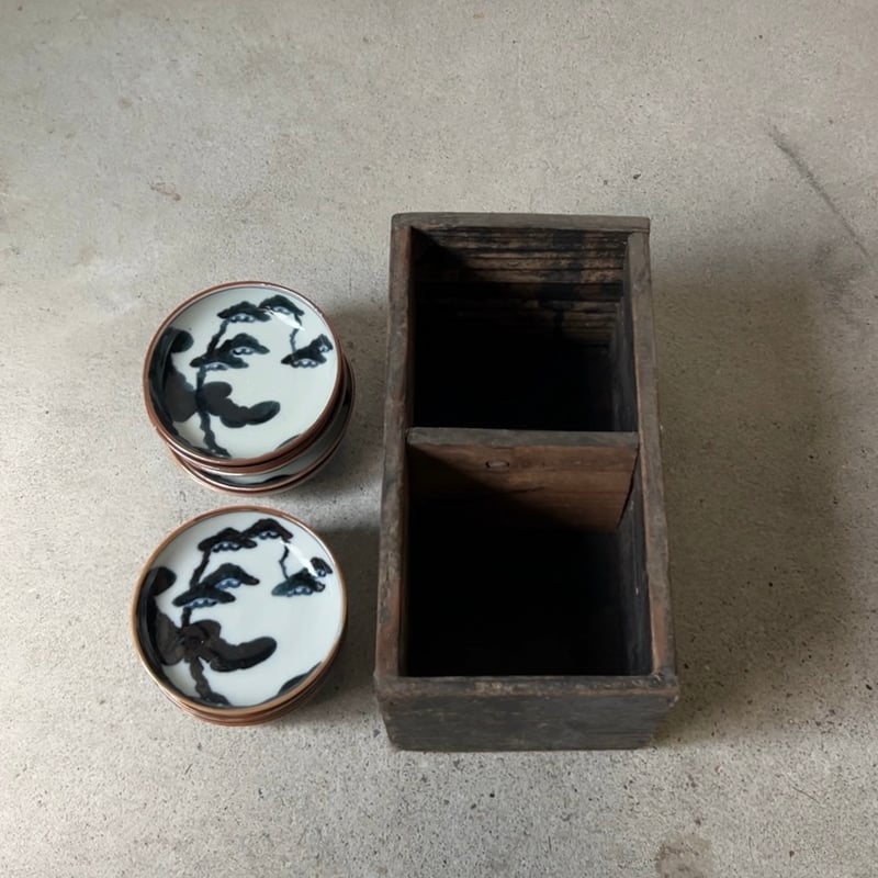 時代もの染め付け小皿１２枚です 時代もの染め付け小皿12枚です 3a4491b0660bb5755600b784f69d6c