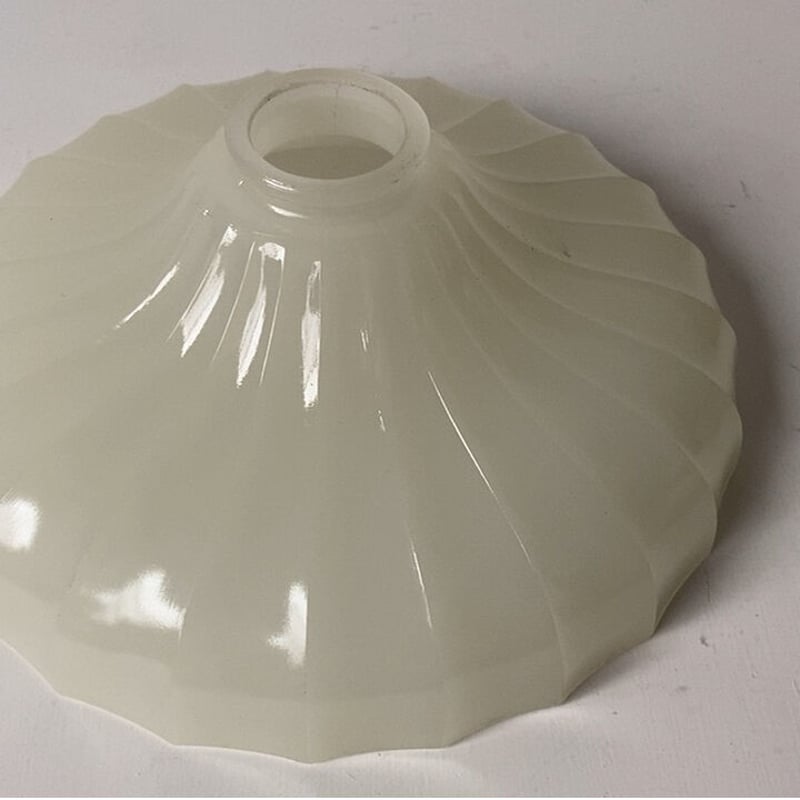 大正〜昭和期 古い電笠(ランプシェード) 練乳色の肉厚ガラス お