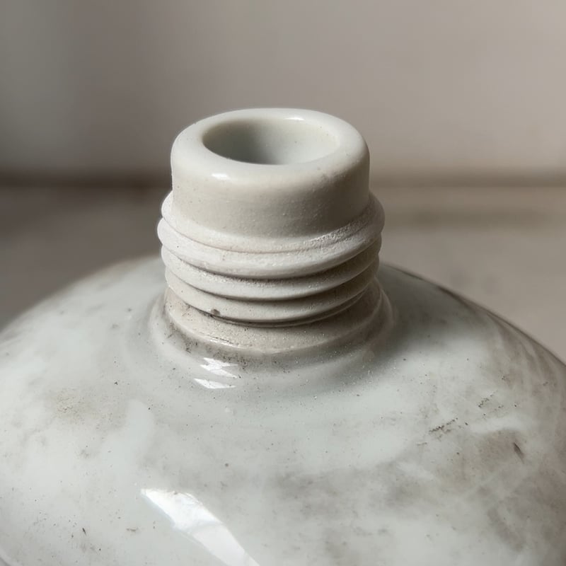 戦前 戦中 白磁の水筒 耳無し 東京レッテル 渡辺謹製 ねじ込み蓋 金属