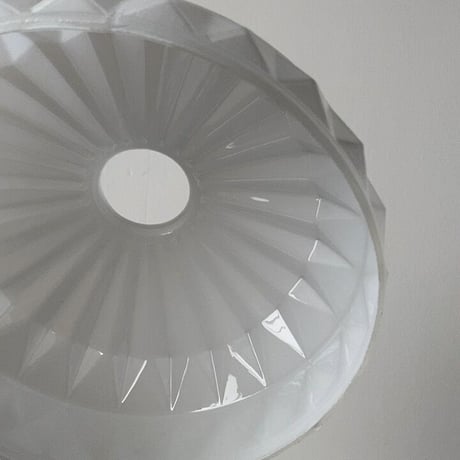 大正〜昭和期  乳白ガラス ダイヤ柄 ピラミッド紋様 プレスガラス 21cm ヴィンテージシェード 古い電笠 吊り照明  無傷完品