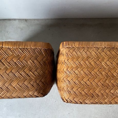 古い竹編みの行李 55cm  竹行李  柳行李  スズ竹 網代編み  ヴィンテージクラフト 保管箱 衣装ケース 道具箱 やや深型