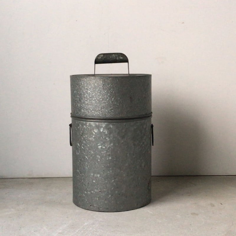 ヴィンテージ　ブリキ缶 蓋つき　　2個セット ヴィンテージ蓋付き筒型ブリキ缶 双耳持ち手 大きめ サイズ