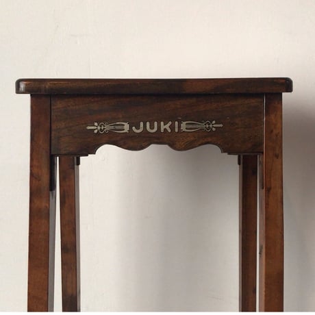 JUKI  ジューキ　スクエアスツール   ミシン椅子  ヴィンテージスツール  アンティーク 金ロゴ入り  クラシック 50s 60s 木製無垢材  中古美品