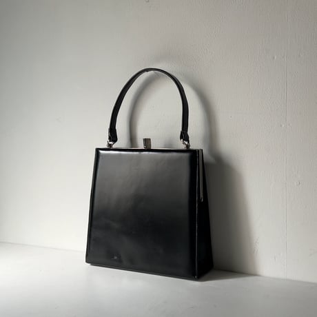 古いレザーのハンドバッグ  スムースレザー ブラック がま口型 ヴィンテージバッグ フォーマル 中古良品