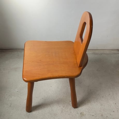 木製無垢材のダイニングチェア  木の椅子 良品