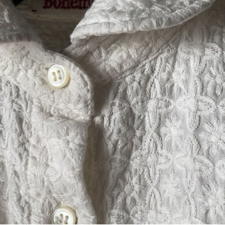 BOHEMIANS  ボヘミアンズ   総刺繍  花柄  ボタンシャツ ラウンドカラー サイズ 2  白シャツ 中古美品