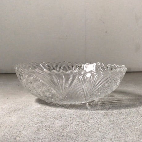 大正〜昭和期  古いプレスガラス  20cmの大鉢  花紋様  素麺器 フルーツ盛り鉢 気泡 プレスによるバリ  アンティークガラス  無傷完品