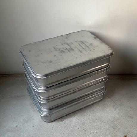 アルミ製パンケース  業務用 蓋付きアルミケース 洋菓子屋 店舗什器 道具箱 長年使われたアルミボックス 中古品  ※在庫7個有り