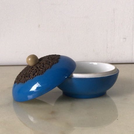 フランス アンティーク 青い小物入れ  陶器  唐草金具蓋 ポット ボンボニエール  シュガーポット  金平糖入れ 菓子器 ヴィンテージ