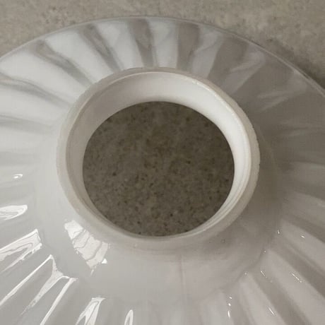 大正〜昭和期  乳白ガラス 樽紋様 プレスガラス 20cm ヴィンテージシェード 古い電笠 吊り照明  無傷完品