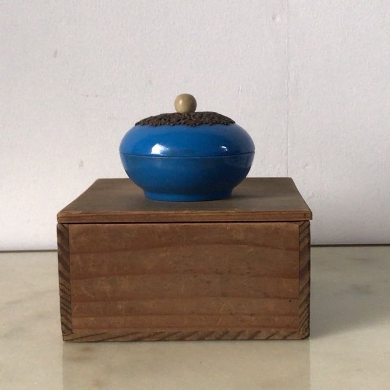 フランス アンティーク 青い小物入れ 陶器 唐草金具蓋 ポット フランス アンティーク 青い小物入れ 陶器 唐草金具蓋 ポット