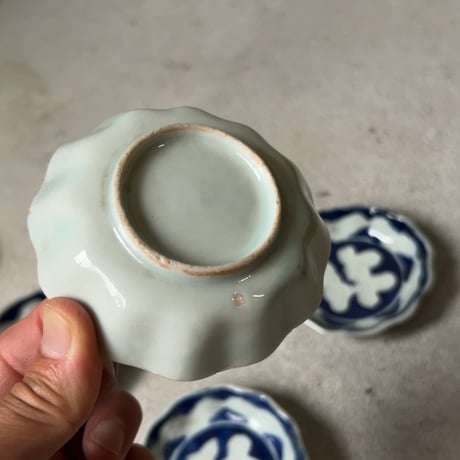 明治 大正期 古い瀬戸焼の豆皿［1枚の価格］在庫17枚 朝顔＋波絵  染付 型押し 小皿 有田 伊万里 完品