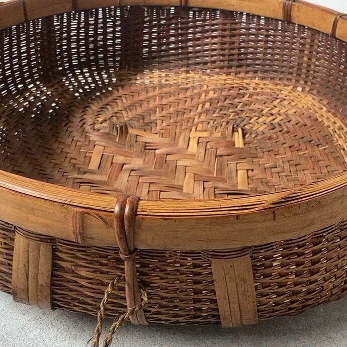 丁寧な編み方の桶型 編み籠 B 幅約52cm 大籠 古い竹籠 脱衣籠 民藝かご