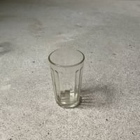 昭和期アンカーグラス 無色(ややグレーがかった) 小サイズ 高さ約9cm SGF刻印 瓶ビール用グラス シンプルデザイン 気泡ガラス ヴィンテージグラス