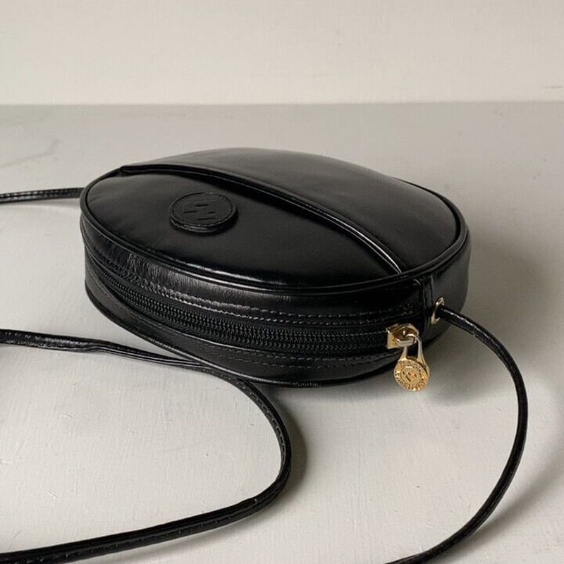 ヴァレンチノ VALENTINO レザー スモール ミニショルダーバック ヴァレンティノ ショルダーバッグ ワンスタッズ ナッパレザー