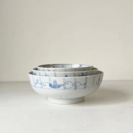 明治期 古い染付の入れ子鉢 (3鉢) アサガオ 蔓 絵  薄色  完品