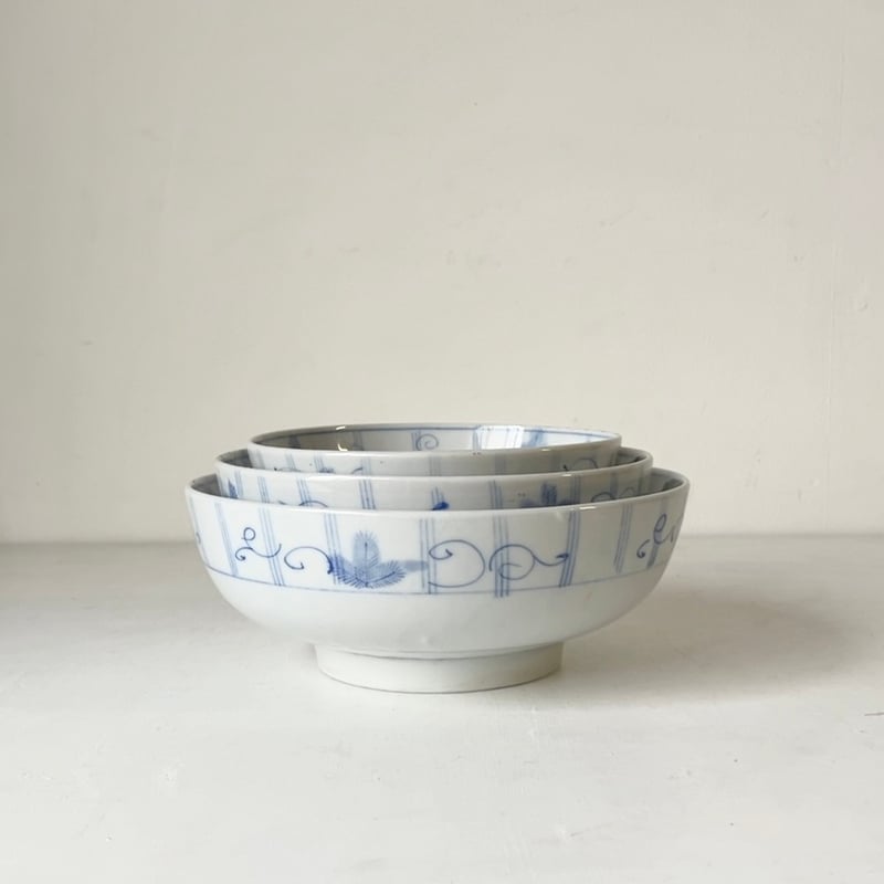 明治期 古い染付の入れ子鉢 (3鉢) アサガオ 蔓 絵 薄色 完品 | GobaTools