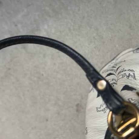 MCM オールドエムシーエム ヴィセトス柄 モノグラム ホワイト 総レザー 巾着ミニショルダーバッグ ポシェット 中古良品