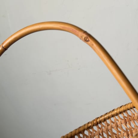 竹編みの市場籠 幅約35cm ワンハンドルの竹籠 市場籠 野菜籠 洗い籠 足高 手仕事 竹工芸品 美品