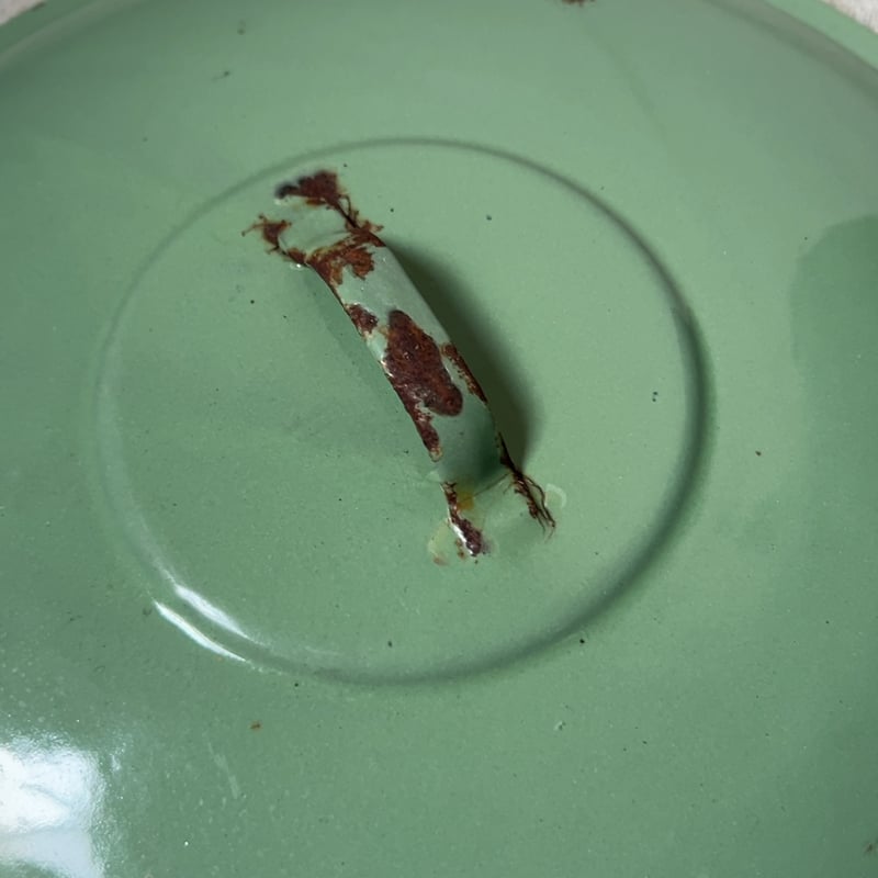 古いホーロー蓋付きキャニスター 大き目サイズ セージグリーン