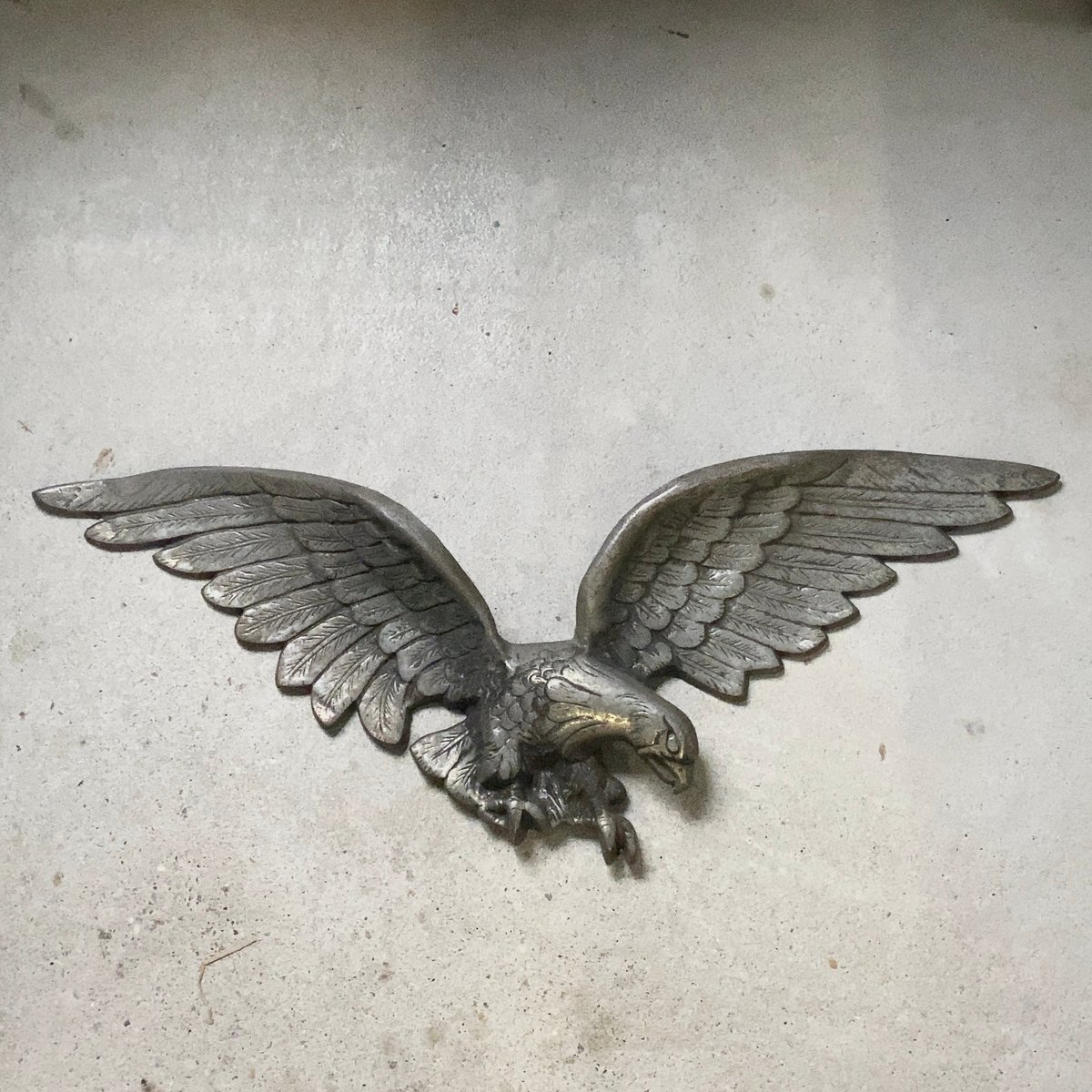 古いアルミの鳥 壁飾り 壁掛け ウォールバード 鷹 鷲 猛禽類