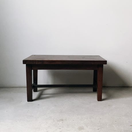 1953年 昭和28年 戦後すぐの古く小さい座卓  ローテーブル 文机 花台 飾り台 黒ヤケ 無垢材 一枚天板 グッドエイジング