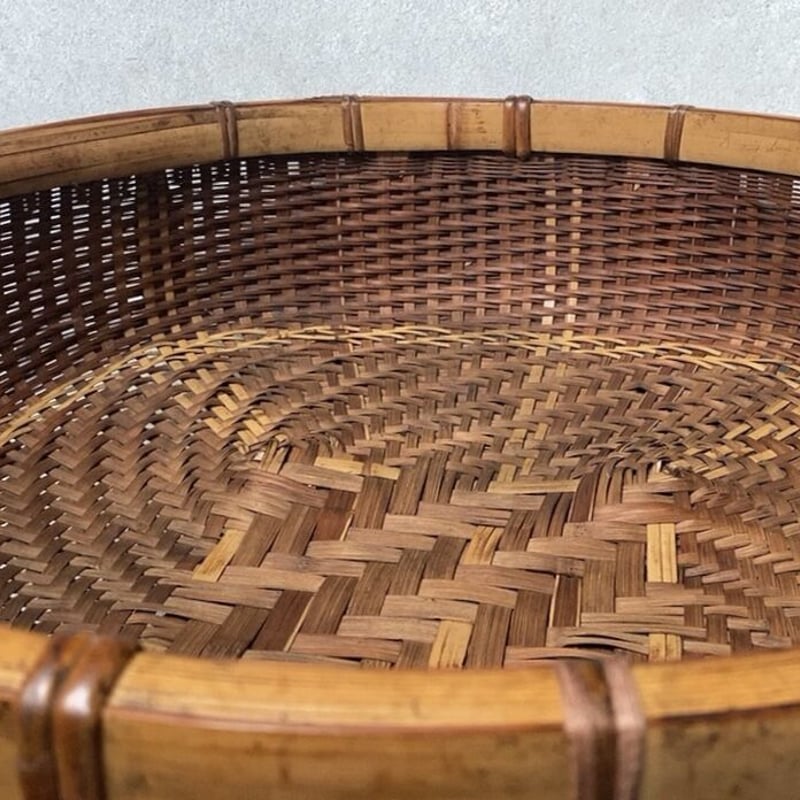 丁寧な編み方の桶型 編み籠 A 幅約52cm 大籠 古い竹籠 脱衣籠 民藝かご