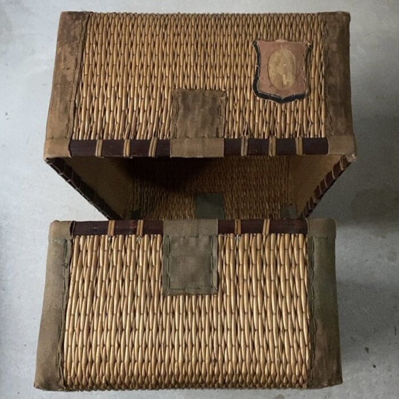 小さめの柳行李 幅約57cm ゴザ編みの蓋付編箱 エンブレム型