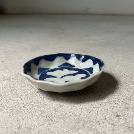 明治 大正期 古い瀬戸焼の豆皿［1枚の価格］在庫17枚 朝顔＋波絵  染付 型押し 小皿 有田 伊万里 完品